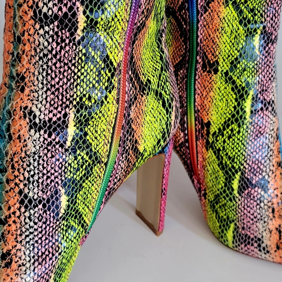 Azalea Wang Dolls Kill Skywalker ARCOIRIS Faux Snakeskin Booties Size 9 - Picture 15 of 16